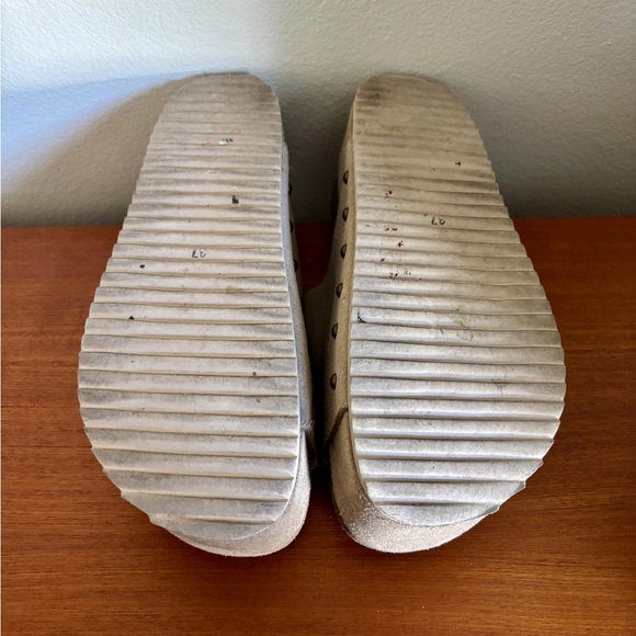 Intentionally blank platform suede sandals - Picture 5 of 6